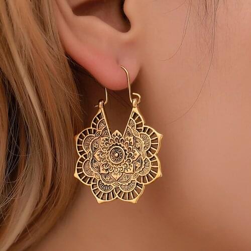 Bohemian Metal Exotic Vintage Ladies Earrings Hollow Flower Palace Ethnic Style Ear Pendant Golden Temperament Student Jewelry