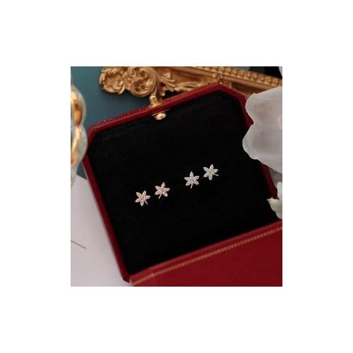Luxury Simple Design Maple Leaf Stud Earring Fashion Women Micro Inlaid CZ Crystal Earring AAA Zirconia Charm Lady Party Jewelry
