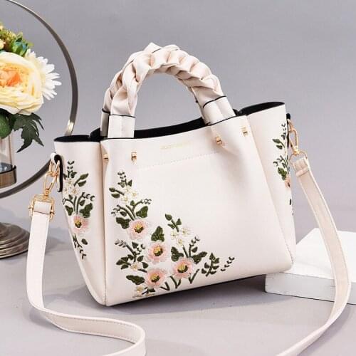 Early Autumn New Female Handbag 2021 Trend All-match High-quality Messenger Bag Female Embroidery Pu Female Shoulder Bag