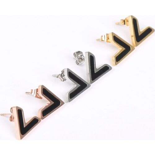 YUN RUO 2019 Fashion Letter V Shell Stud Earring Rose Gold Color Woman Birthday Gift Titanium Steel Jewelry Never Fade Drop Ship