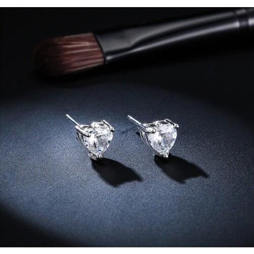 925 Sterling Silver Earrings Heart-Shaped Zircon Earrings Claws Inlaid Love Zircon Earrings womens Simple Silver Ear Jewelry