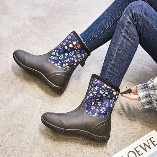 Large size rain shoes womens lightweight waterproof rubber shoes spring and summer fashion Korean water boots casual flower rai