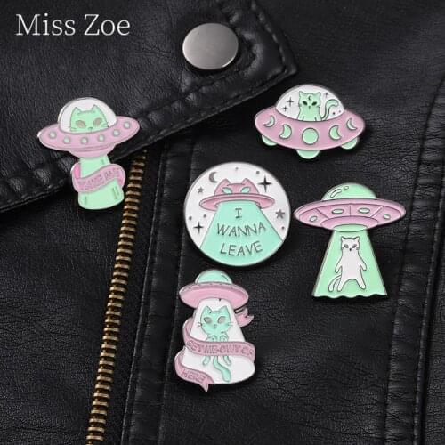 Alien Cat Invasion Enamel Pin Take Me Off Green Cat Ufo Badges Cartoon Brooches For Boy Girl Lover Backpack Badge Collar Jewelry