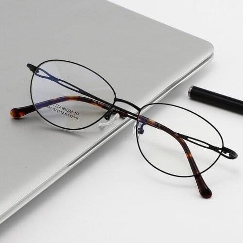 Marcos de gafas de titanio Hombres Mujeres Gafas redondas Marco para hombre Mujer Miopía ultraligera Lente transparente de moda