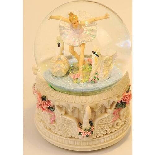 The music box dance ballet girl rotating Christmas crystal ball music box from snowflakes birthday gift to send girls