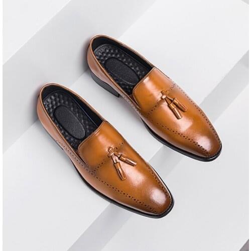 Yomior New Fashion Men Dress Shoes British Casual Formal Vintage Soft Leather Shoes Breathable Loafers Party Wedding Brogue Shoe