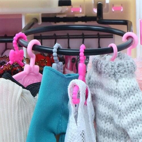 10 hangers Cute Mini Mixed Plastic Hangers Dolls Dollhouse Wardrobe Clothes Dress Accessories Toy For Doll C7Z4
