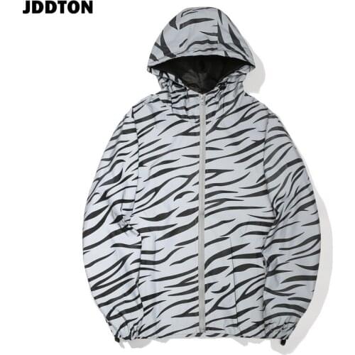 JDDTON Women Mens Reflective Light Jackets Hooded Coat Loose Casual Windbreaker Hip Hop Male Noctilucent Zebra Streetwear JE525