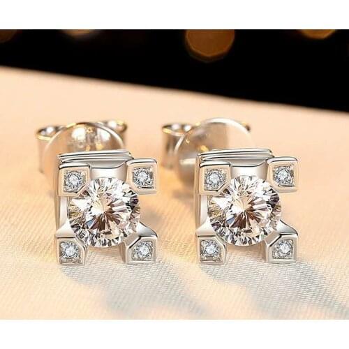 Geoki Perfect Cut 0.5 Moissanite Classic 4 Prong Cow Head Stud Earrings 925 Sterling Silver Pass Diamond Test Earrings for Girls
