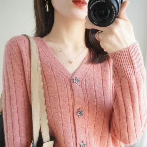 New style knitted cardigan ladies jacket solid color autumn and winter fashion V-neck long-sleeved sweater