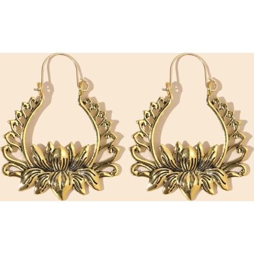 Vintage Women Hollow Out Leaves Engraved Alloy Exaggeration Earrings Jewelry