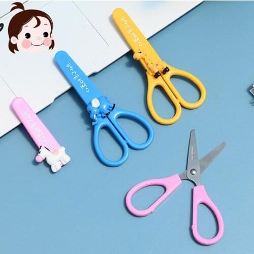 1 PC Children Cartoon Head Safety Scissors with Plastic DIY Manual Paper-cut Kindergarten Art Designer Stationery color random