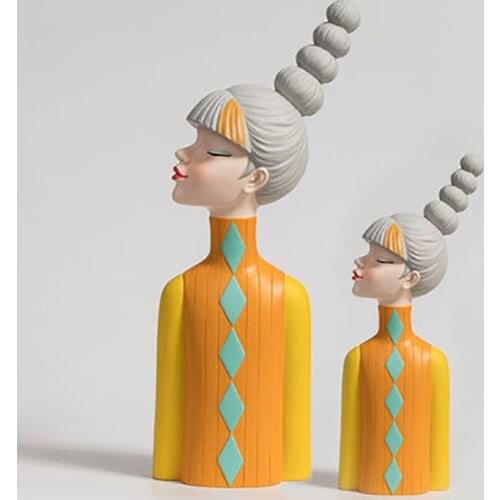 European Resin Statue Creativity Ball Head Girl Living Room Desktop Decor Figurines Wedding Birthday Present Home Decoration