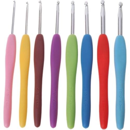 8Pcs Crochet Needles 2.5-6mm Rubber Handle Hooks Knitting Set Kit Accessories