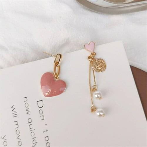 Fashion creative asymmetric shape of pearl earrings only beautiful love stud earrings retro gold earrings jewelry accessories