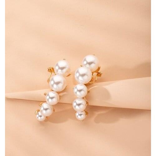 2020 new Fashion arc Tapered pearl Stud Earrings for Women