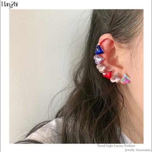Korean Version of The Color Peach Heart Half-curved One-piece Ear Clip Retro Baroque Palace Style Earrings Jewelry for Women
