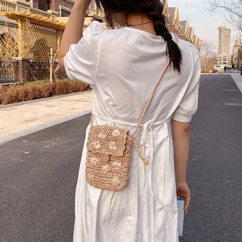 Literary and art style straw woven bag womens bag new one-shoulder messenger fresh small daisy literary trend small square bag