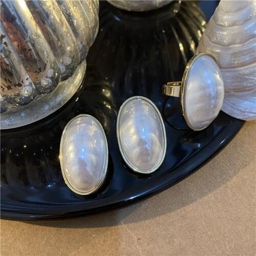 The Same Earrings of The Little Red Book Hepburn Style Retro Oval Pearl Elegant Earrings Ring Opening Adjustable