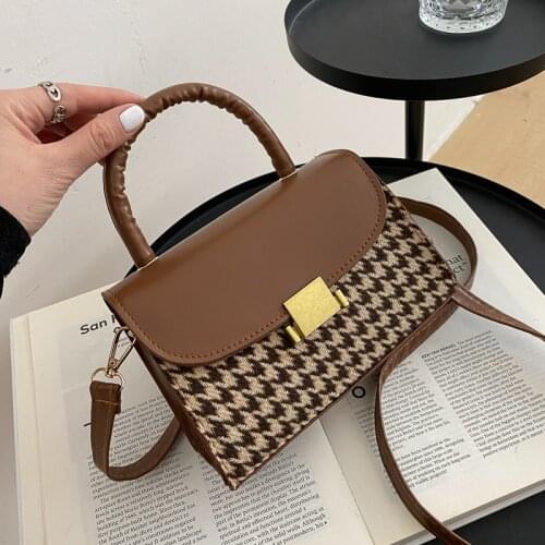 2021 new portable womens bag fashion lattice womens shoulder bag simple Pu small square bag