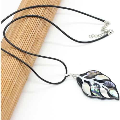Fashion Leaf Shape Shell Necklace Natural Shell Pendant Necklace for Women Jewelry Party Gift Length 55 + 5cm Size 35x57mm