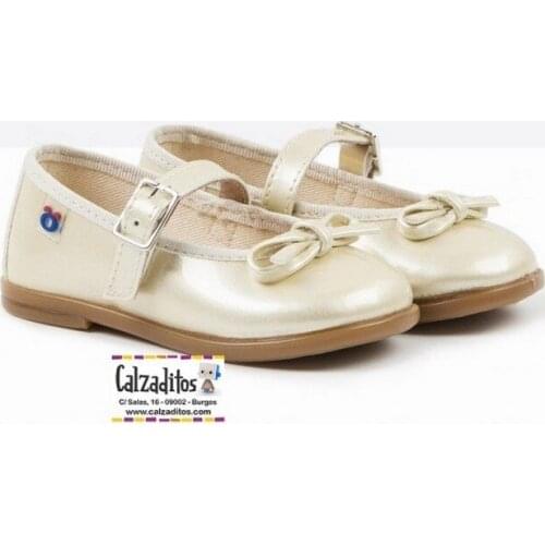 Patent leather goods with buckle, teddy bear by Conguitos