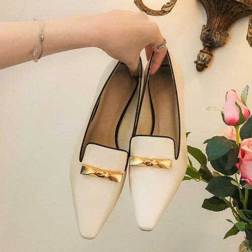 Womens shoes 2021 new leather shoes pointed toe flat shoes one word buckle French retro thick heel