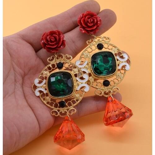 2018 New Baroque Hollow Gold Round Earrings Ceramic Flower Rhinestone drop Earrings Model catwalk earrings