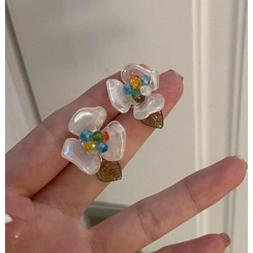 Chic Vintage Crystal Pearl Flower Stud Earrings for Women Korean Fashion Pearls Floral Studs Lovely Cute Earring Jewelry