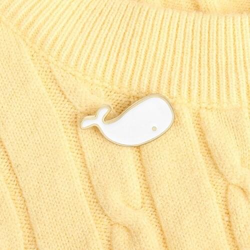Cute White Whale Enamel Pin fun animal Brooch Denim Jeans shirts bags Celebrated fashion Jewelry Gift for Friends Children