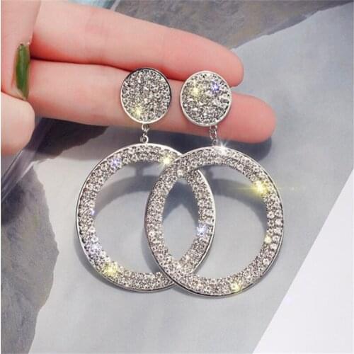 The Korean temperament of European and American fashion exaggerates earring is joker exaggerated circle eardrop is acted the rol