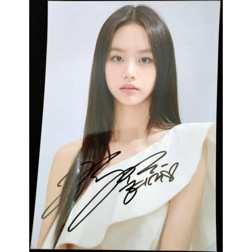 Lee Hye-ri Reply 1988 autographed photo 5*7 K-POP 112020