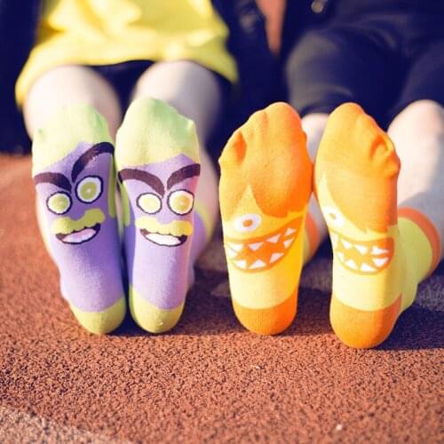 Tide socks Europe and America street maple leaf hip hop Harajuku wind skateboard socks Korean version of the college wind Cotton