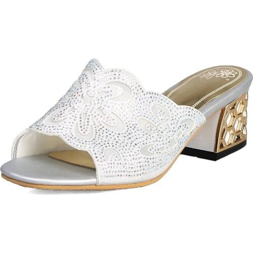 In the summer of 2019, the new product is in the middle of the heel with the square head wearing a half-slipping sandals 32-46