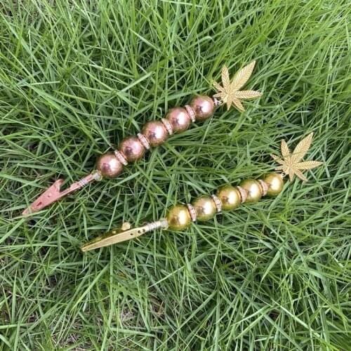 Length:18CM Maple Leaf Fashion Tobacco Smoking Clip Cigarette/Card Holder Protect your Nail Grippers Blunt Holders,Mixed Color