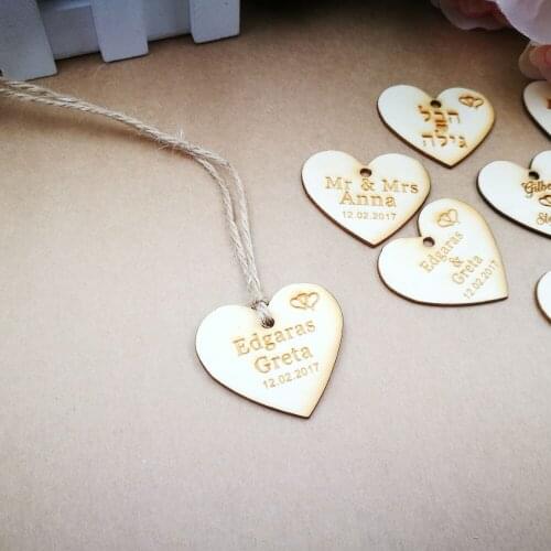 100pcs)Customized Candy Tags of herats Personalized Engraved Wood Hangs Love Heart Centerpieces Wedding Table Decoration Favors
