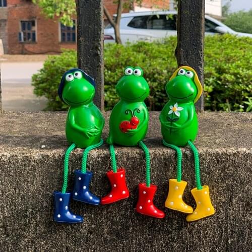 Set of 3 Collectible Resin Frog Figurines Sitting Dangling Legs Table Shelf Ornaments for children