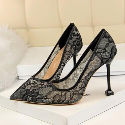 Здравко Women's Shoes With A Strap