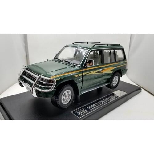 1:18 Diecast Model for Mitsubishi Pajero 1998 Classic SUV Alloy Toy Car Miniature Collection