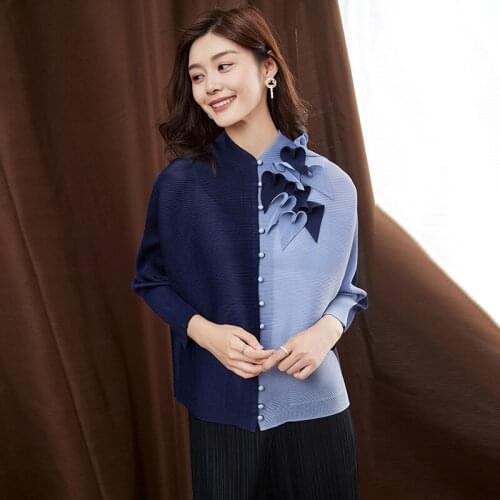 2020 autumn three-dimensional tailoring pleated T-shirt with beads long sleeve Korean fashion button up aesthetic flowers tops
