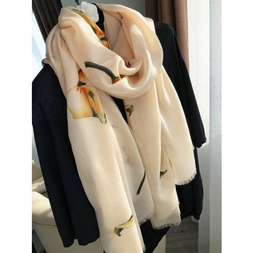 Australia cashmere scarf female autumn and winter Korean version of the wild long section gentle khaki border printing shawl