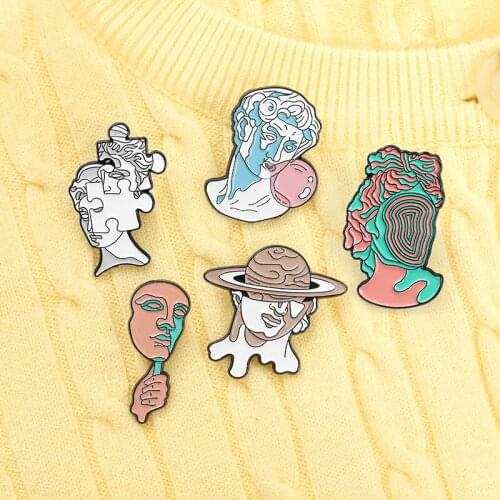 Venus Broken Arm Classic Art Carving Enamel Pin Roman Sculpture With Mirror Puzzle Lapel Pin Thinking Planet Brooch Spoof Design