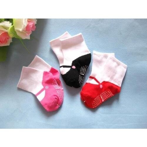 Fashion Baby Girl Warm Socks Dot Children Cute Slip Shoes Cotton Socks Kids 3 Colors