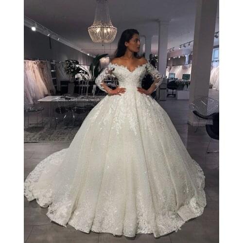 Vintage Off Shoulder Wedding Dresses 2020 luxury Long Sleeve V Neck Applique Wedding Gowns Drapted Castle Long Bridal Gown