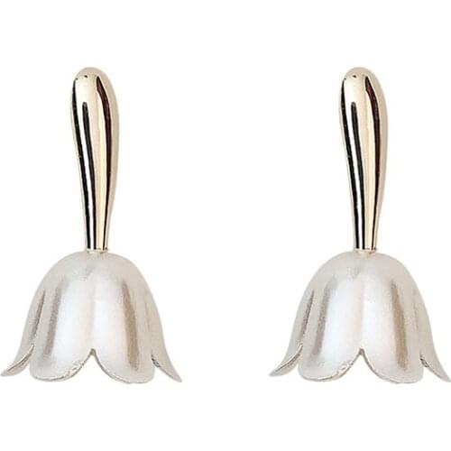 Design White Tulips Pendant Earrings for Women Girls Simple Fashion Cute Flower Dangle Earring Drop Earrings Jewelry Accessory