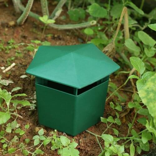 1Pc Plastic Snail Cage Slug Catcher Trap Tools Animal Pest Trapper Control, No harm to vegetable and flower