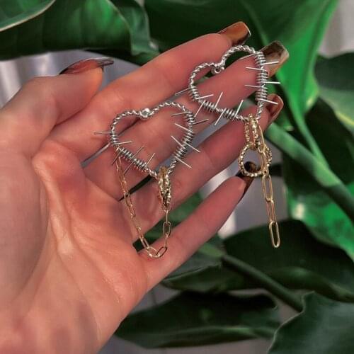 Statement Love Heart Long Tassel Hollow Out Dangle Earrings for Women Asymmetric Chains Heart Hanging Dangle Earrings Brincos