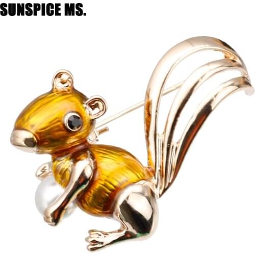 Lovely Women Squirrel Animal Brooch Enamel Imitation Pearl Jewelry Fashion Kids Festival Gifts Party Lapel Sweater Accessories