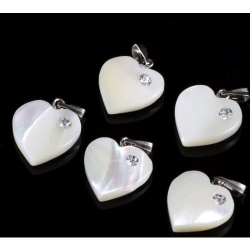 2Pcs 15*17MM Necklace Pendant Charms Love Heart Shape Natural White Shell Carving Pendant Jewelry Making Christmas Charms