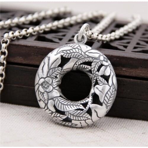 Silverware S990 Sterling Silver Hollow Carved Security Buckle Pendants Retro Thai Silver Sweater Chain Pendant Female Models